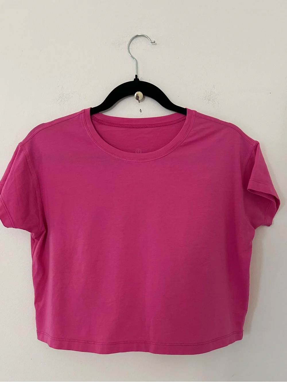lululemon athletica Bright Pink Cropped Tee size 8